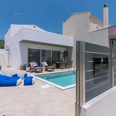 Iceberg 2 With Pool Vila